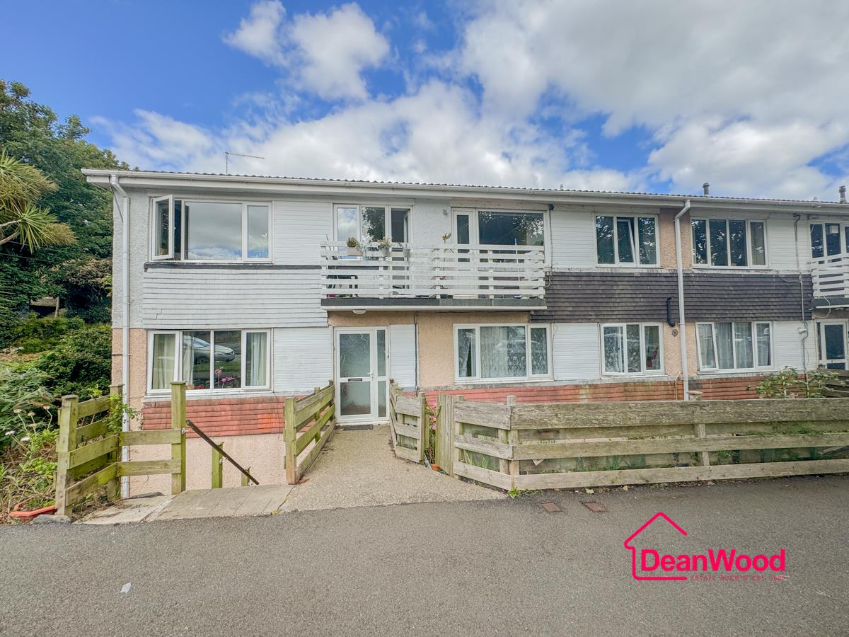 4 Carlton Grove, Queens Drive West, Ramsey, Isle Of Man. — Photo 2 of 12