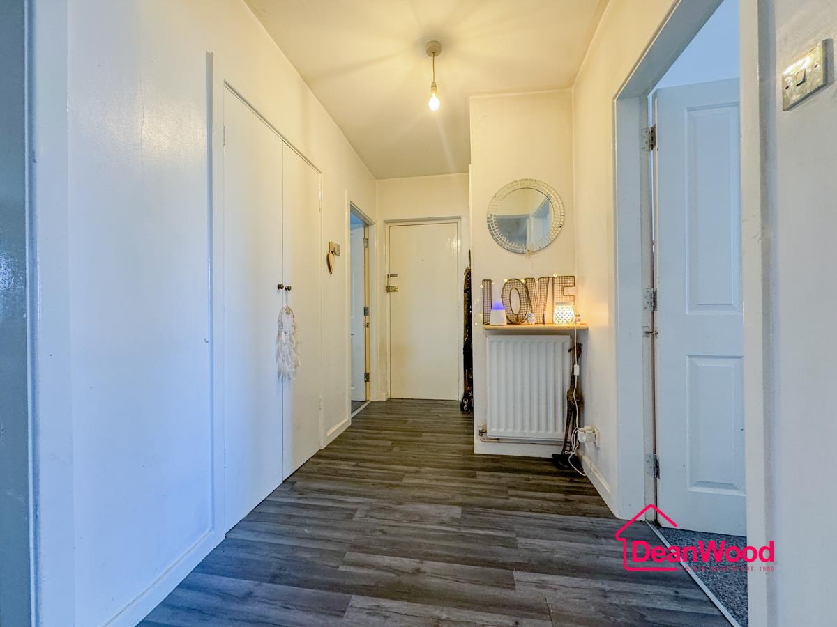4 Carlton Grove, Queens Drive West, Ramsey, Isle Of Man. — Photo 4 of 12