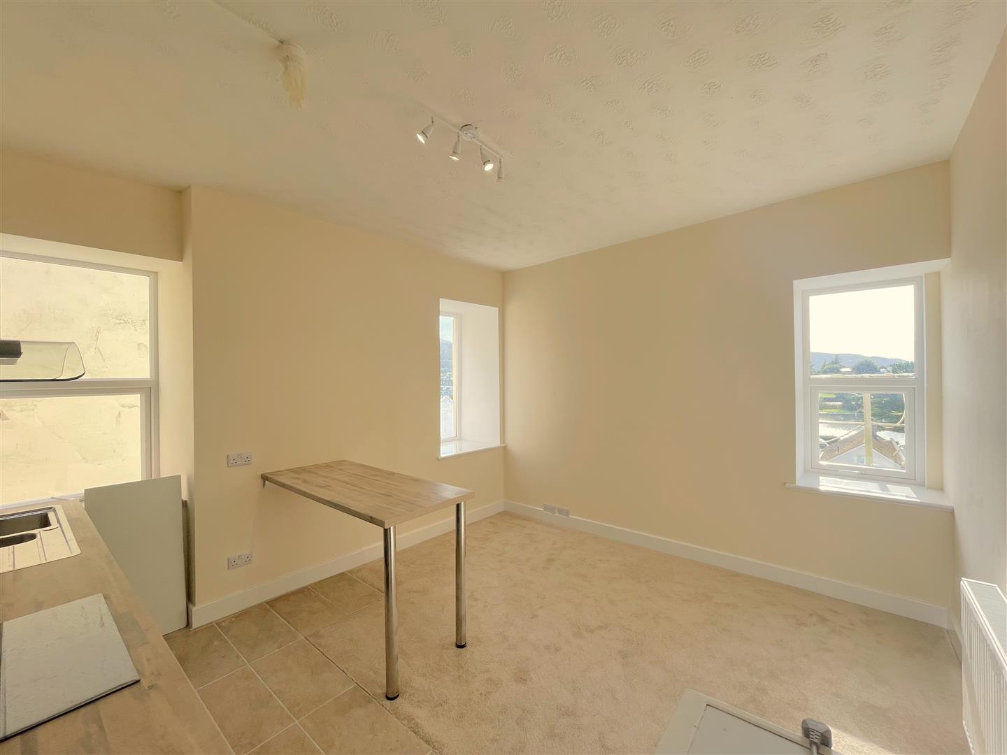 9 Cumbria Court, Mooragh Promenade, Ramsey. — Photo 4 of 9