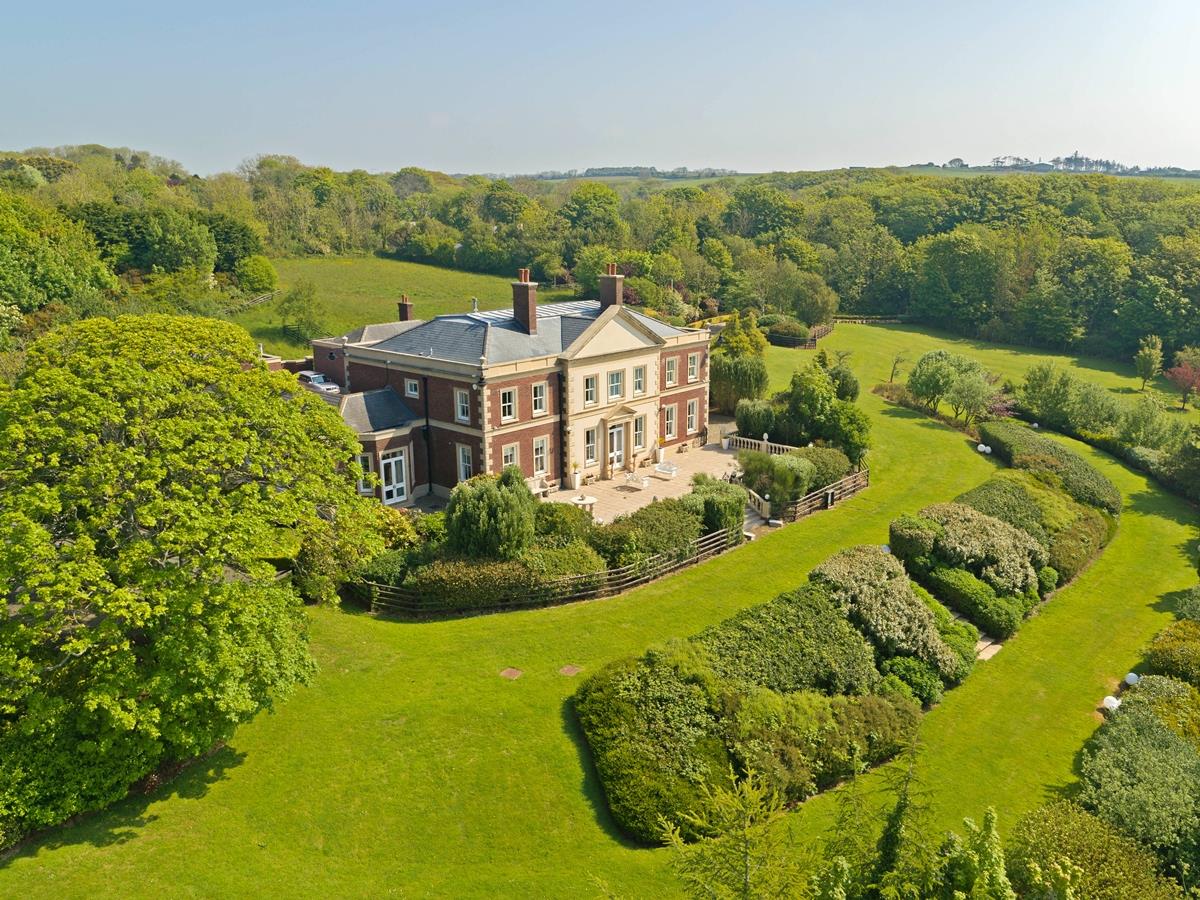 Ballarioghyn House, Ballavale Road, Santon, Isle of Man. — Photo 1 of 65