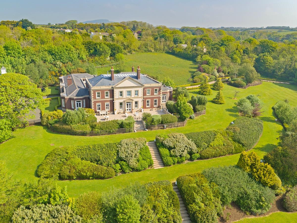 Ballarioghyn House, Ballavale Road, Santon, Isle of Man. — Photo 2 of 65