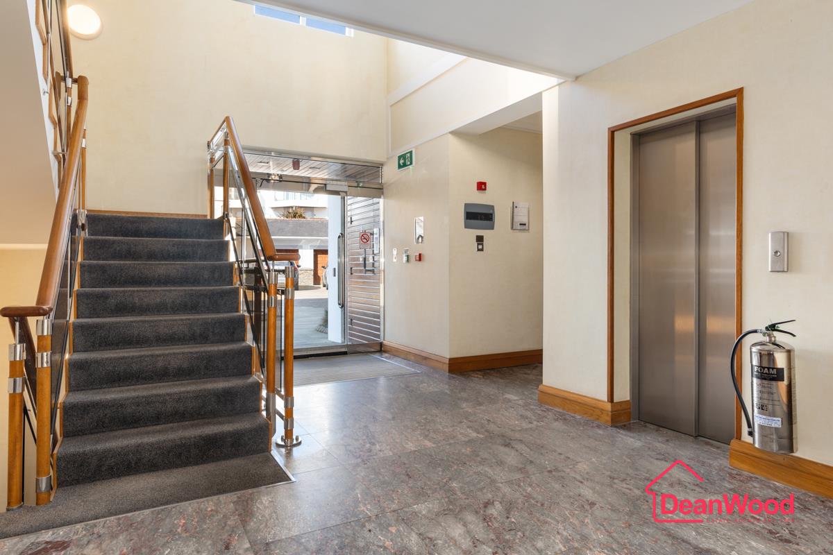 Penthouse, Majestic Apartments, King Edward Road, Onchan. — Photo 5 of 57