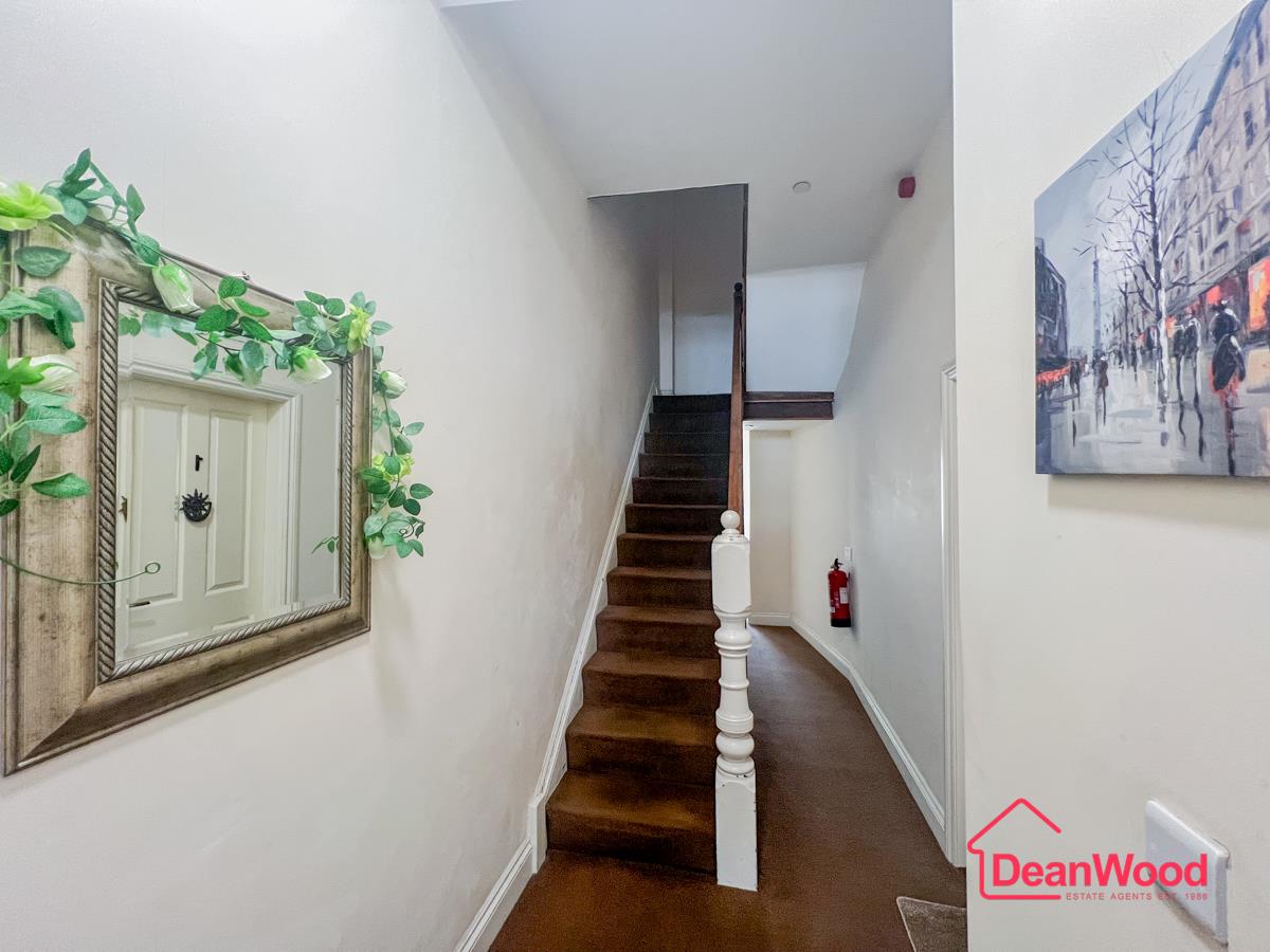 Apt 2, 30 Demesne Road, Douglas, Isle Of Man. — Photo 3 of 12