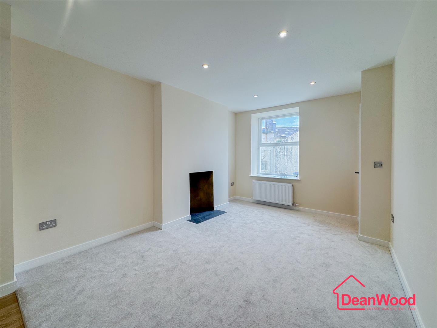 2 Summerhill Grove, Douglas, Isle of Man. — Photo 5 of 19