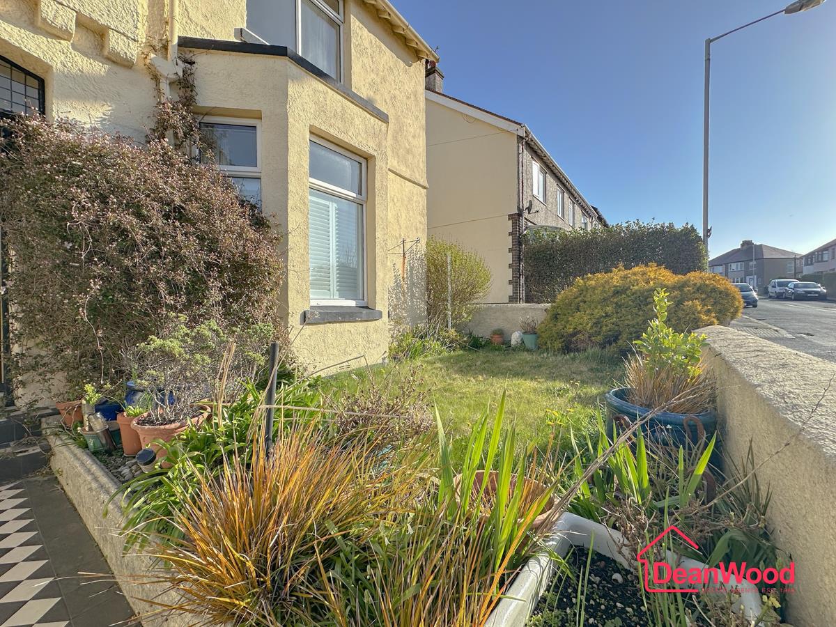11 Royal Drive, Onchan. — Photo 2 of 33
