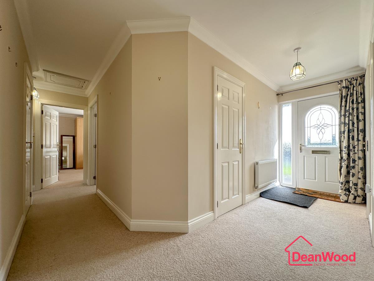 2 Queen Margaret Way, Glen Vine. — Photo 3 of 22