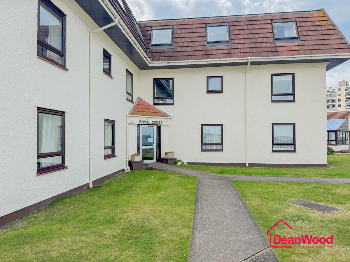 8 Royal Court Queens Promenade, Ramsey, Isle Of Man. — Photo 2 of 24