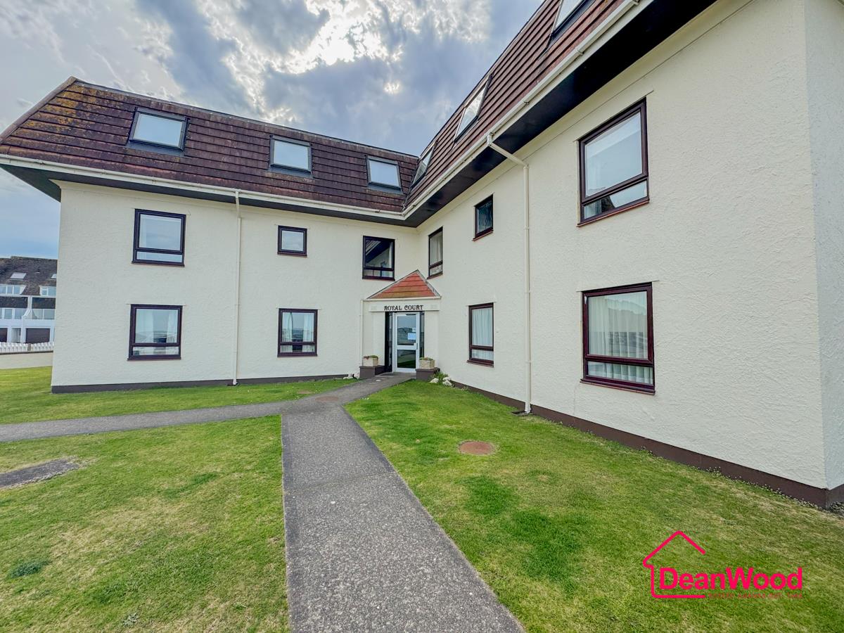 8 Royal Court Queens Promenade, Ramsey, Isle Of Man. — Photo 3 of 24