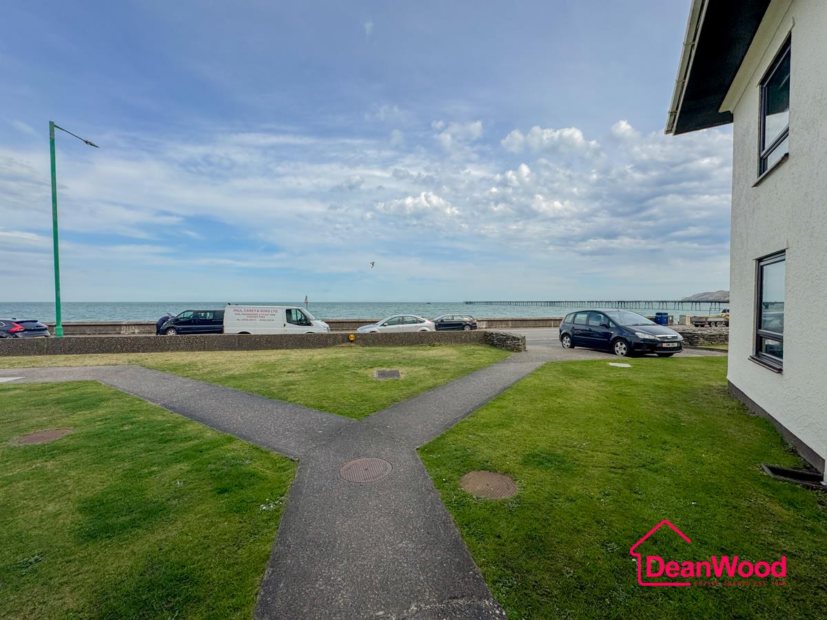 8 Royal Court Queens Promenade, Ramsey, Isle Of Man. — Photo 4 of 24