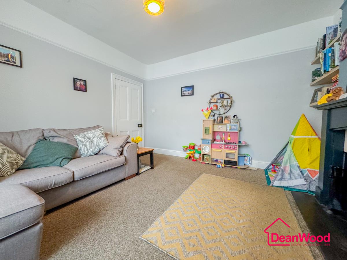 23 Gladstone Avenue, Ramsey. — Photo 5 of 17