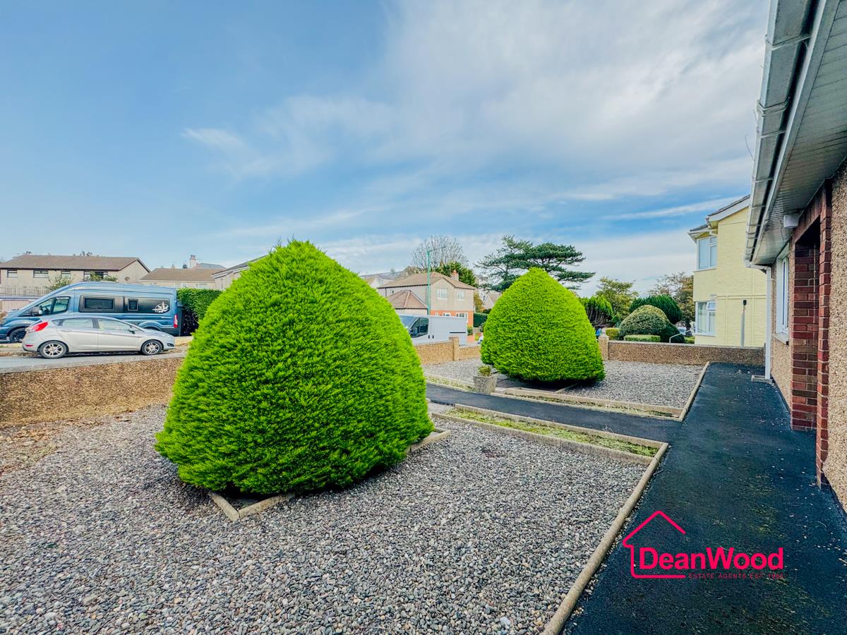 29 Queens Drive West, Ramsey, Isle Of Man. — Photo 3 of 22