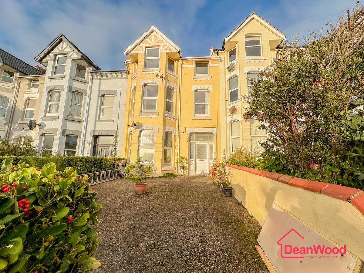 Flat 3, 19 Royal Avenue West, Onchan. — Photo 1 of 8