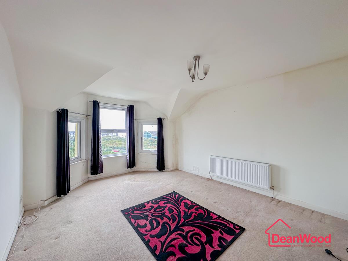 Flat 3, 19 Royal Avenue West, Onchan. — Photo 2 of 8