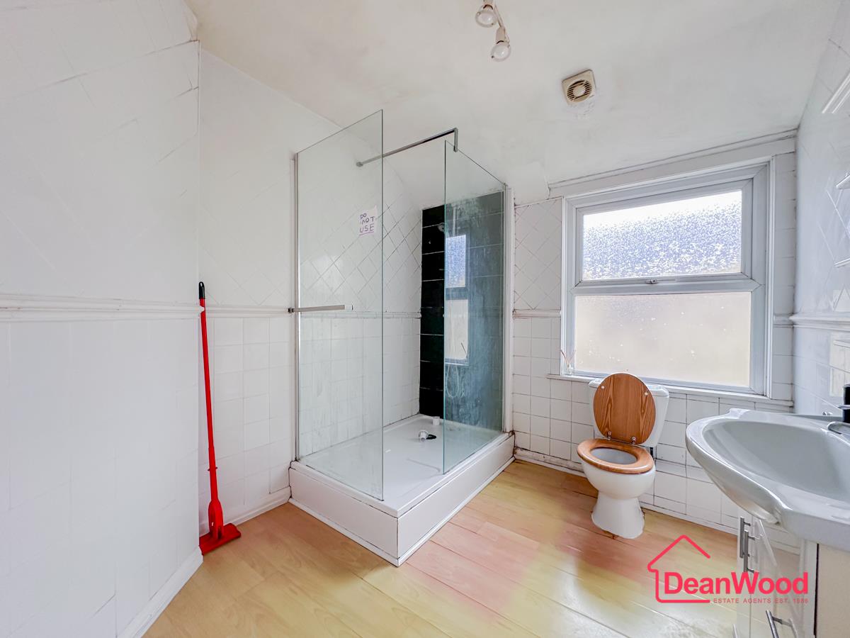 Flat 3, 19 Royal Avenue West, Onchan. — Photo 5 of 8