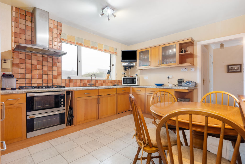 1 Cronk Avenue, Onchan IM3 3DG. — Photo 4 of 25