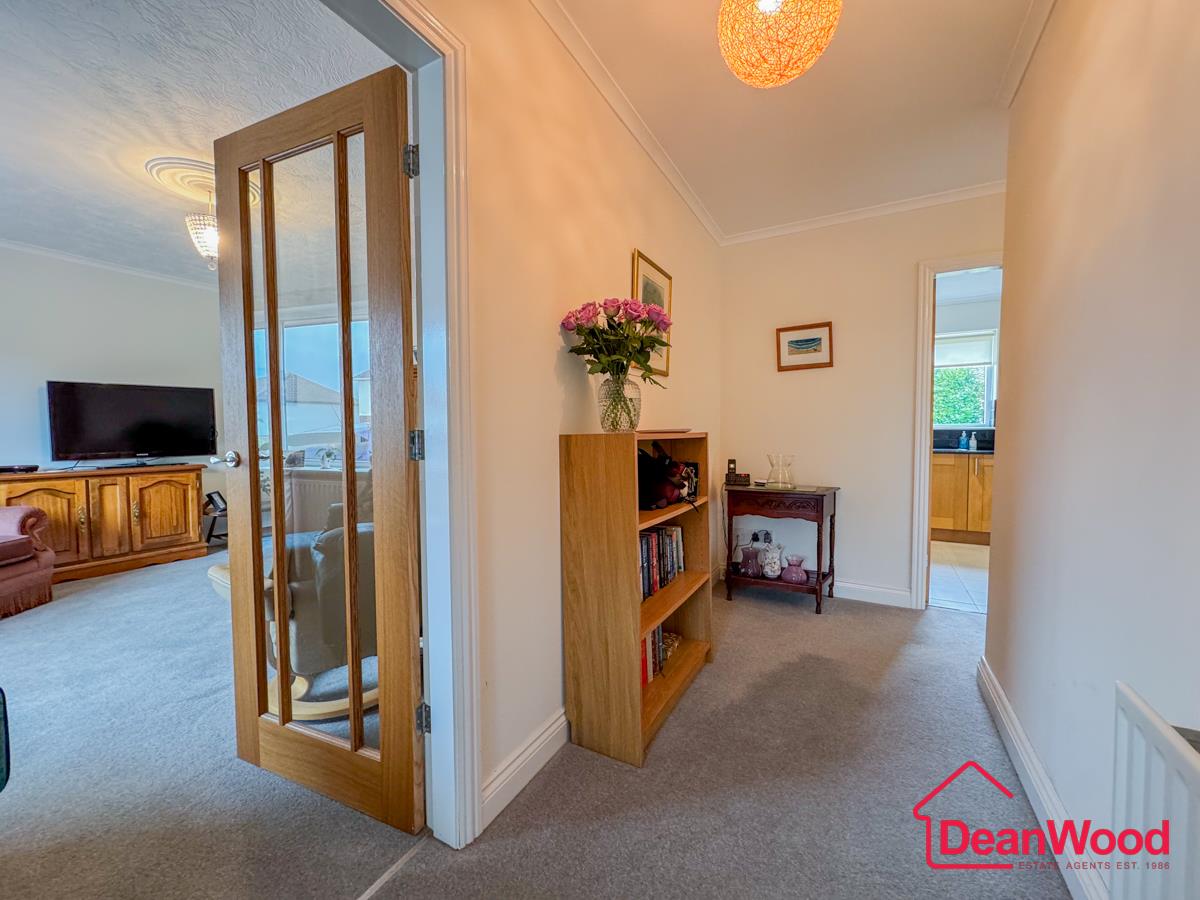 28 Rhenwyllan Close, Port St. Mary, Isle of Man, Port St Mary. — Photo 5 of 33