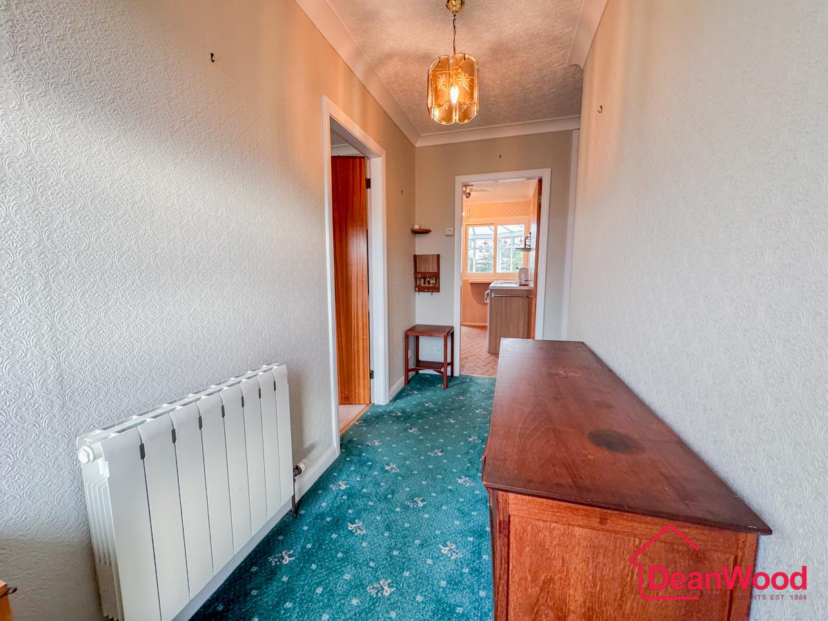 27, Silverburn Drive, Ballasalla, Isle of Man. — Photo 4 of 28