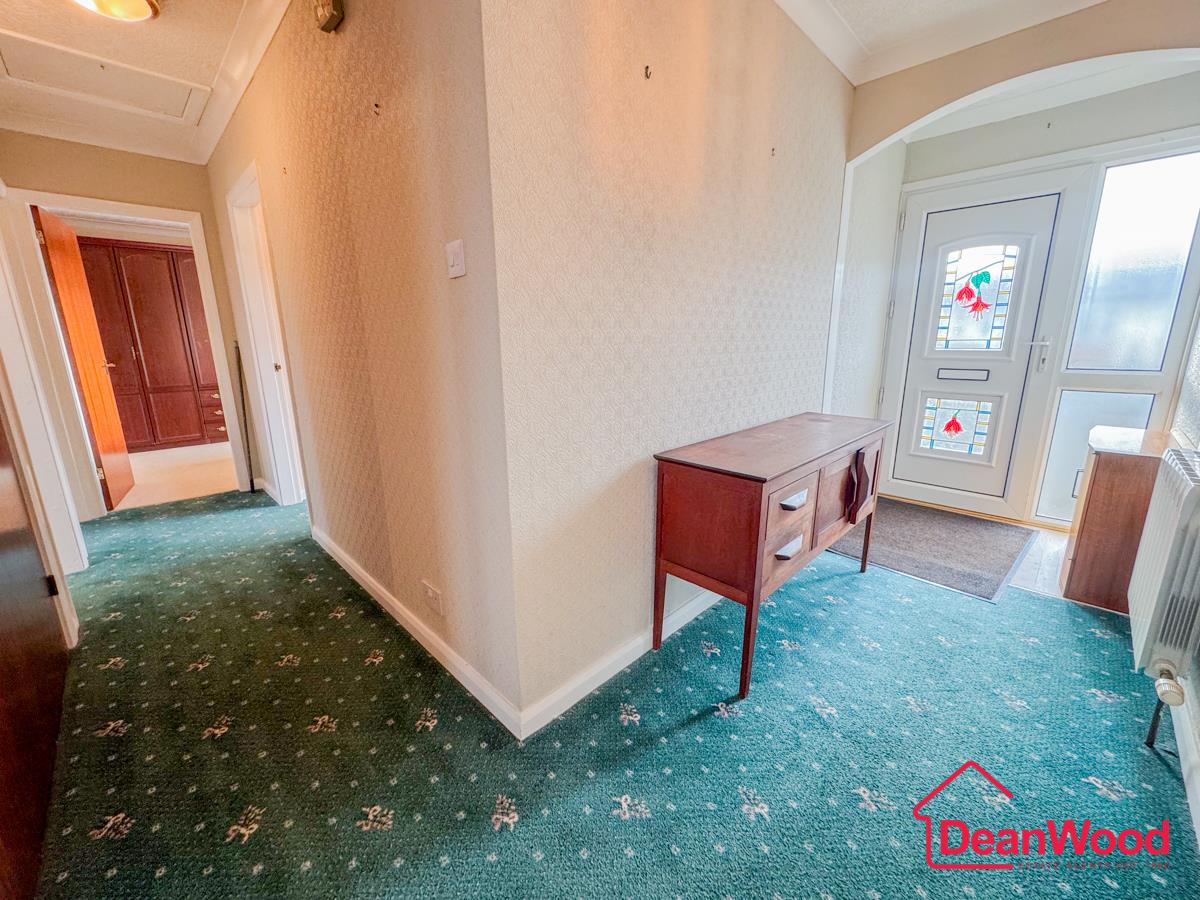 27, Silverburn Drive, Ballasalla, Isle of Man. — Photo 5 of 28