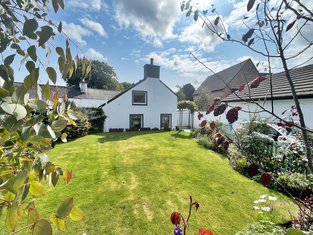 The Cottage, New Castletown Road, Douglas, Castletown. — Photo 1 of 31