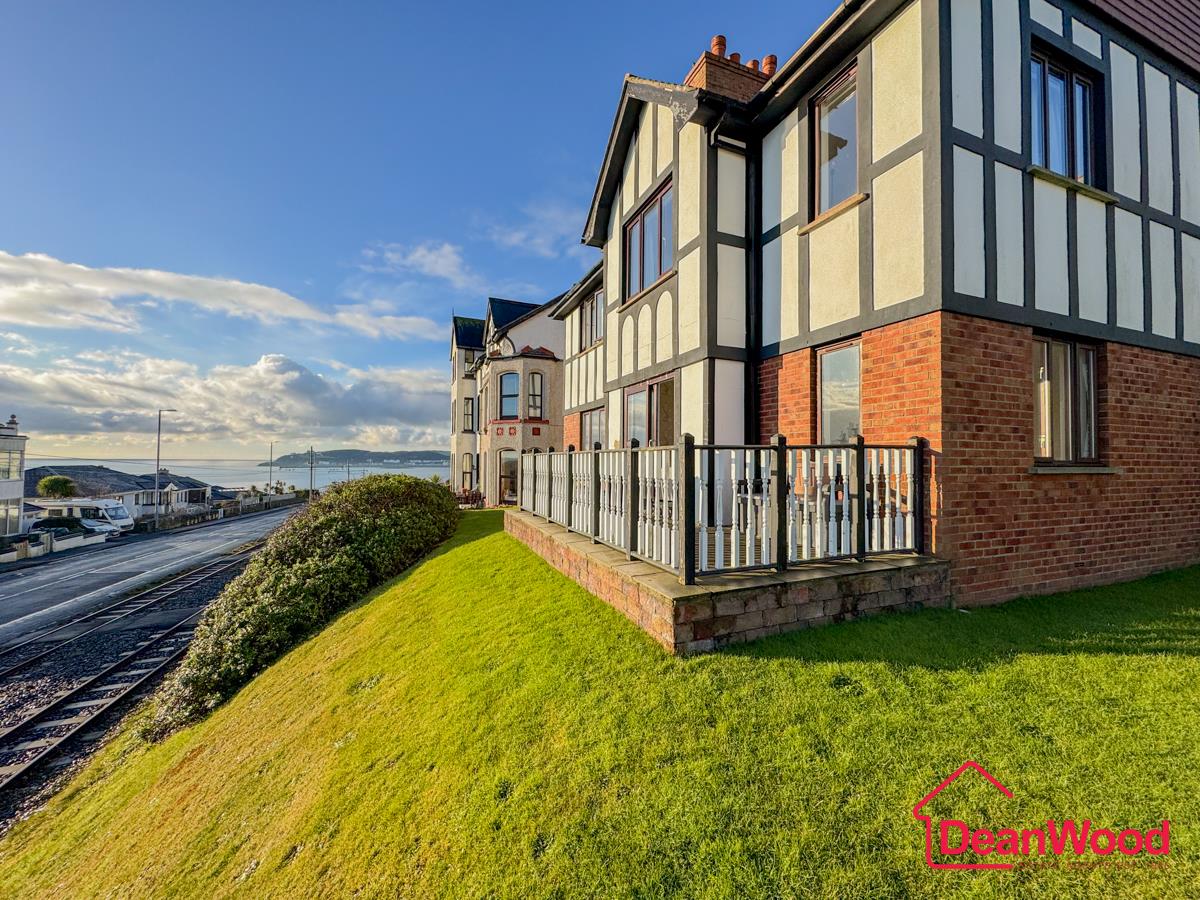 1 Douglas Bay Apartments, King Edward Close, Onchan, Douglas. — Photo 1 of 28