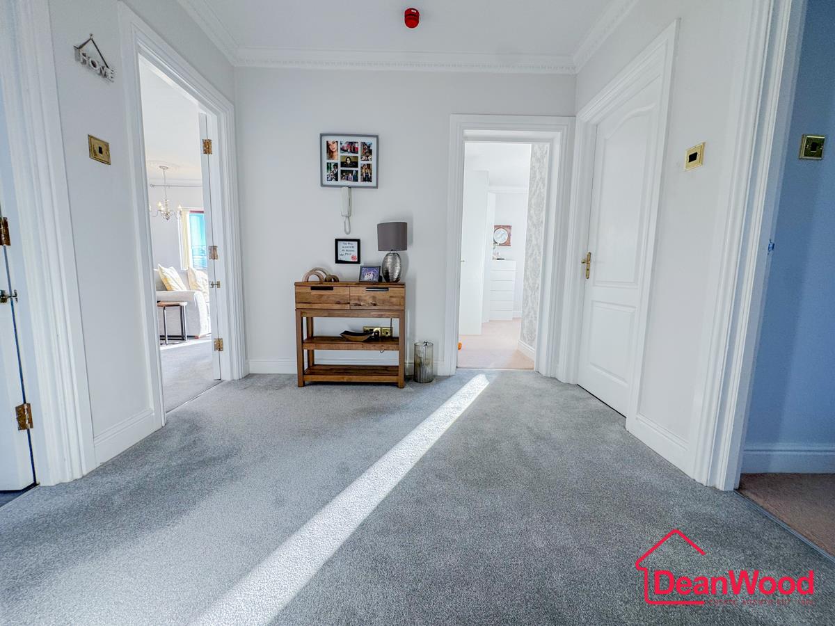 1 Douglas Bay Apartments, King Edward Close, Onchan, Douglas. — Photo 3 of 28