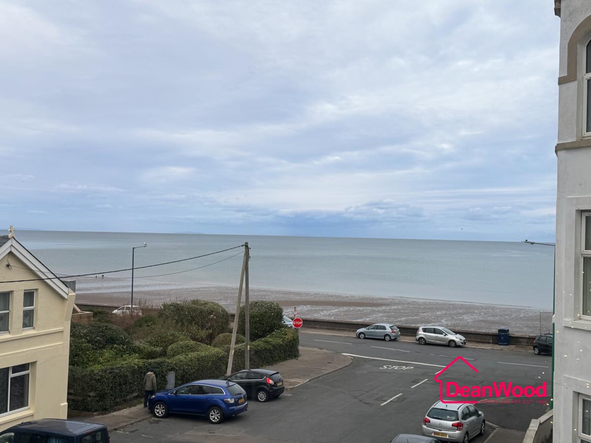 8 Queens Pier Apartments, Queens Drive East, Ramsey, Isle Of Man. — Photo 2 of 8