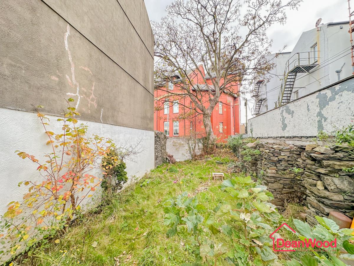 1 Finch Hill Grove, Douglas. — Photo 2 of 11