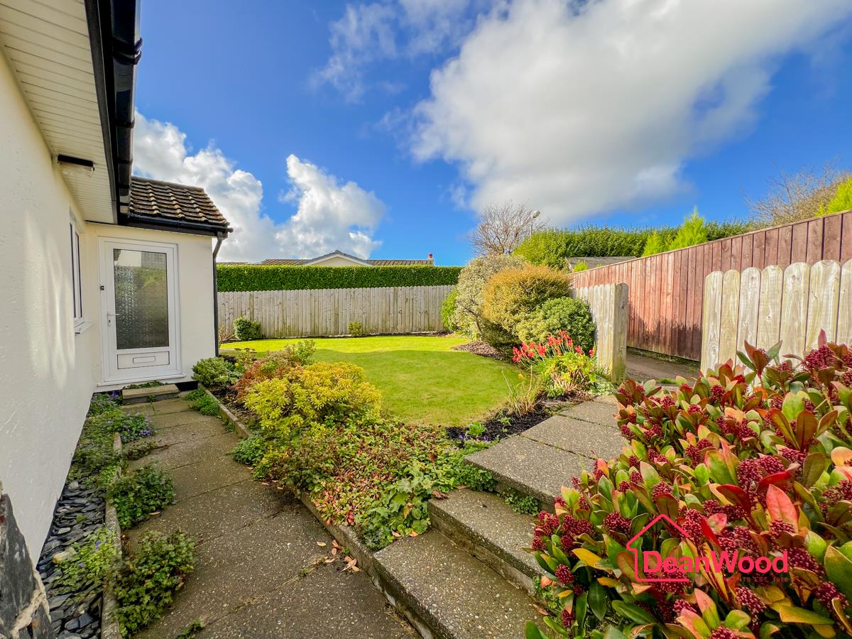 15, Cronk Avenue, Birch Hill, Onchan. — Photo 2 of 25
