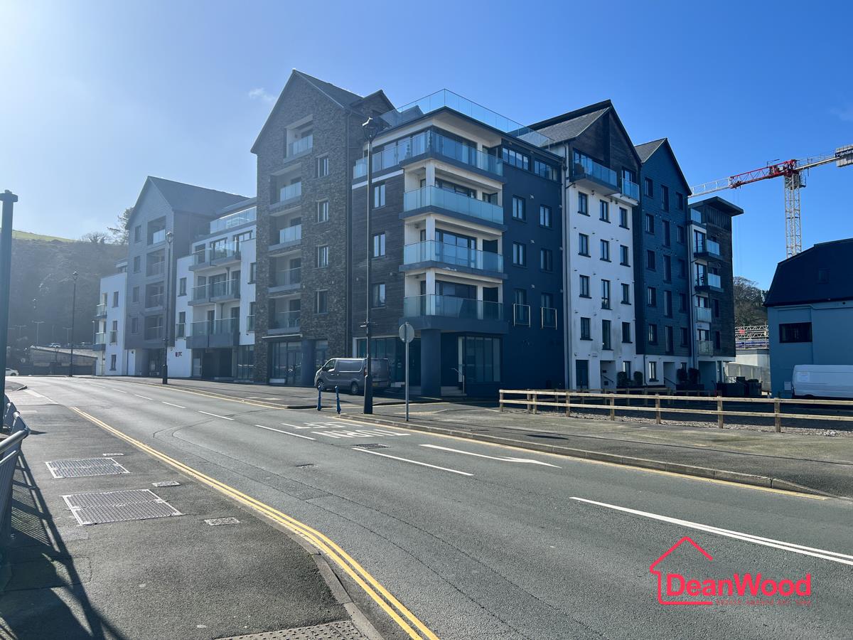 26 Quay West, Douglas, Isle Of Man. — Photo 1 of 14