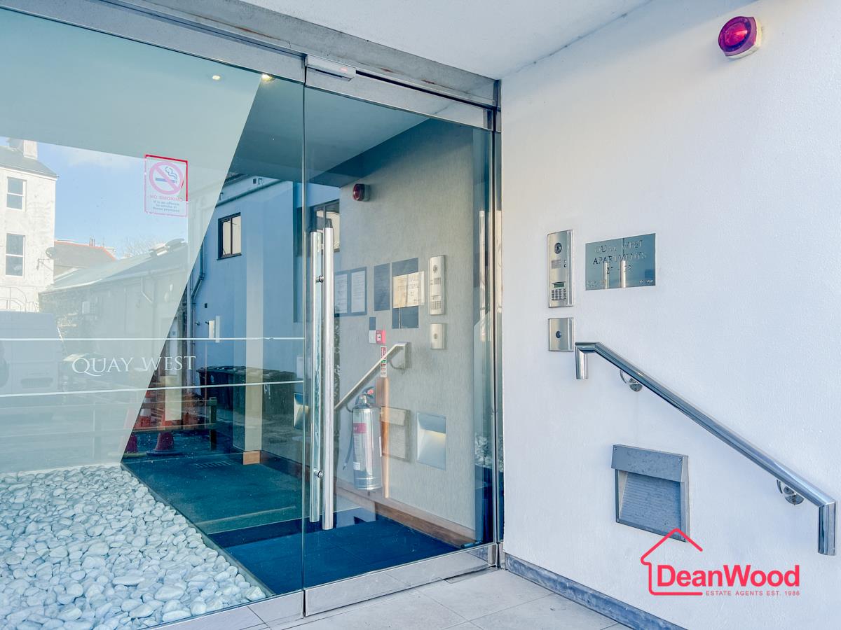26 Quay West, Douglas, Isle Of Man. — Photo 2 of 14