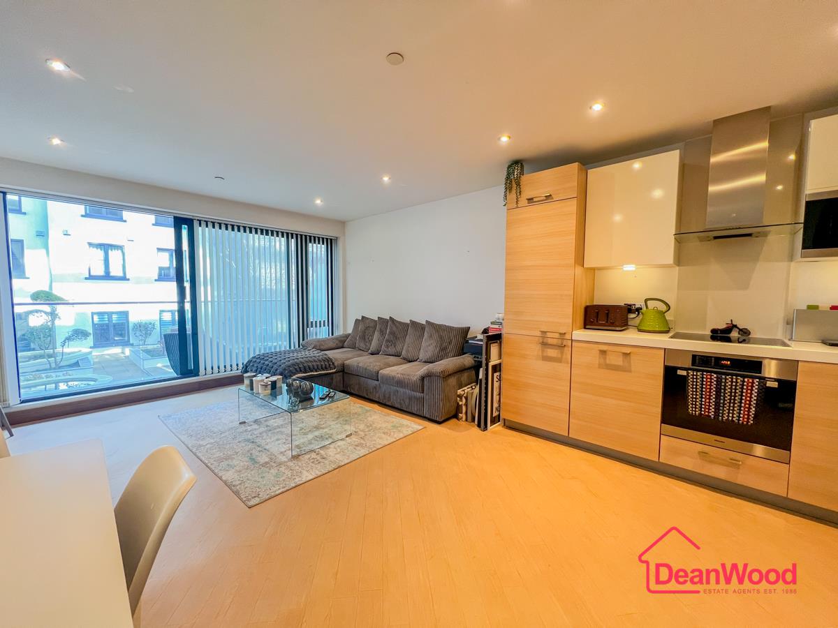 26 Quay West, Douglas, Isle Of Man. — Photo 5 of 14
