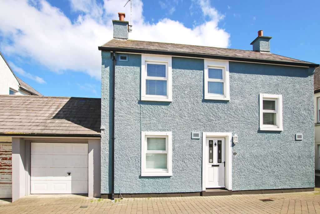 26 Mill Street, Castletown IM9 1AG. — Photo 1 of 21