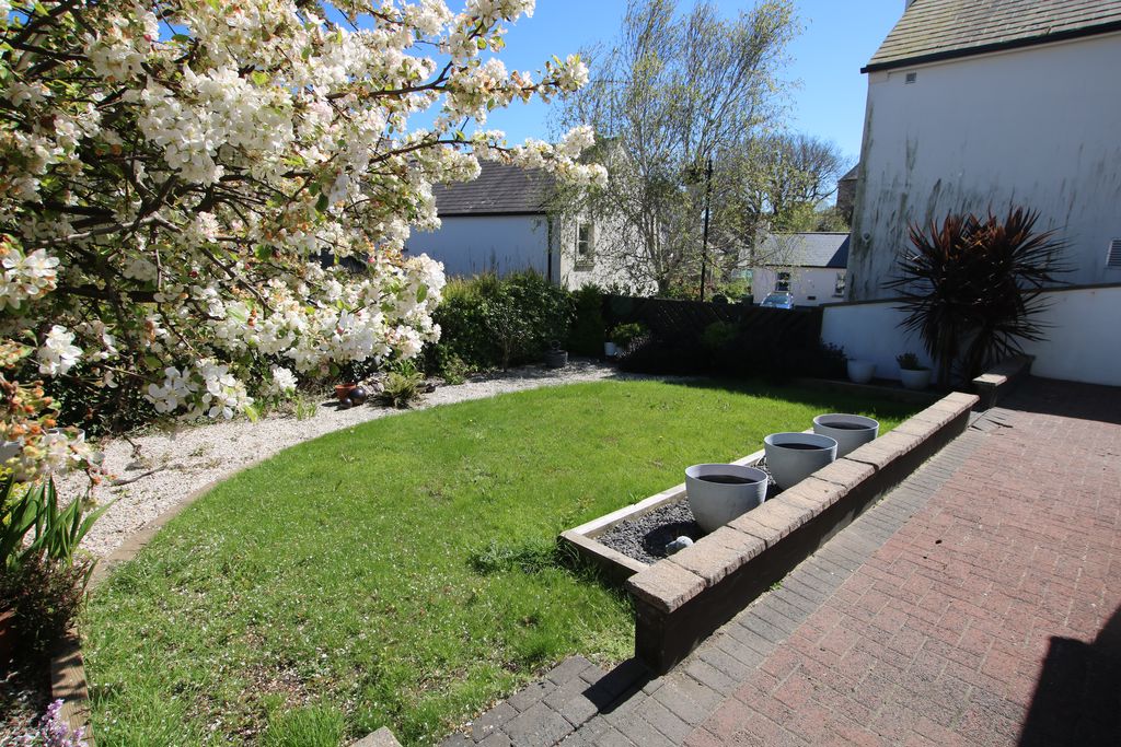 26 Mill Street, Castletown IM9 1AG. — Photo 2 of 21
