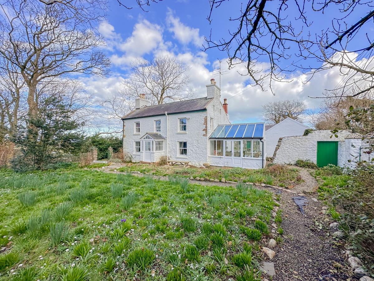 East Ballabane Farmhouse, Andreas, Ramsey, Isle Of Man. — Photo 2 of 72