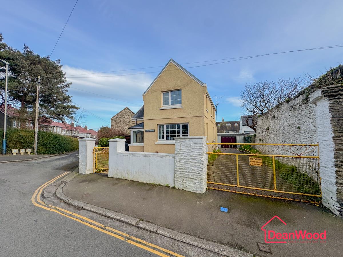 Ballaquayle Lodge, Lower Dukes Road, Douglas, Isle Of Man. — Photo 2 of 29
