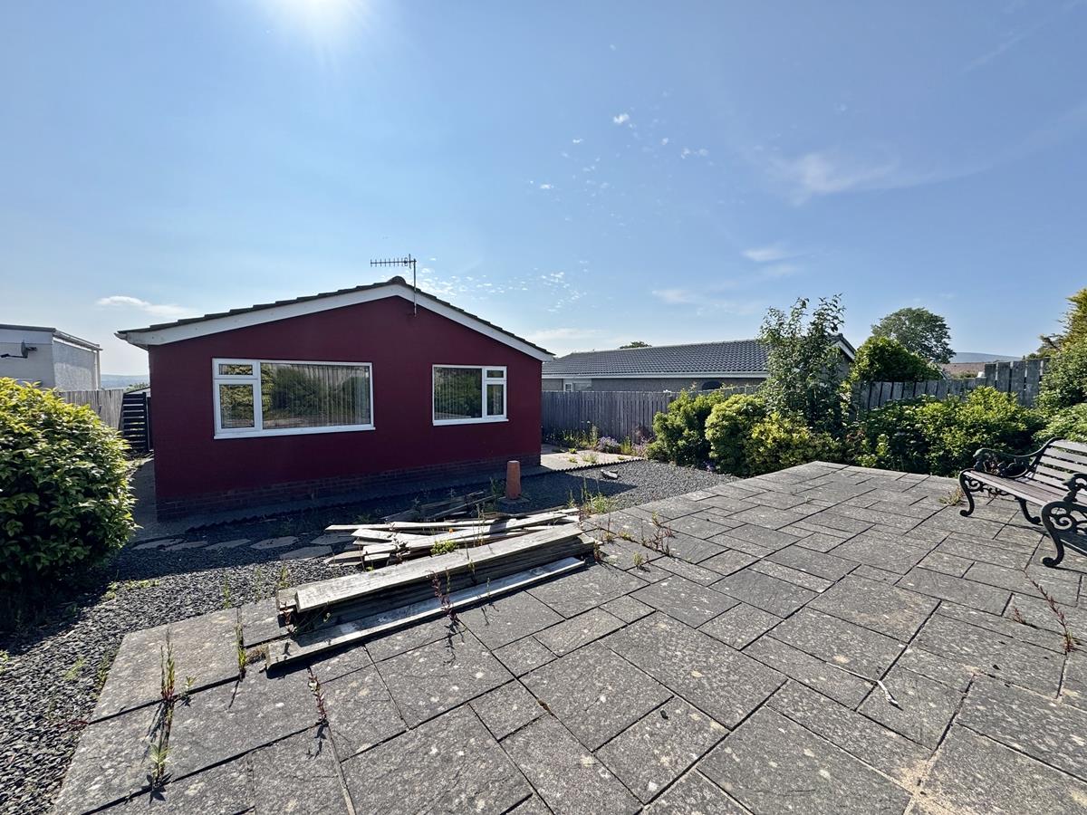 5 Hillberry Close, Douglas, Isle Of Man. — Photo 3 of 21