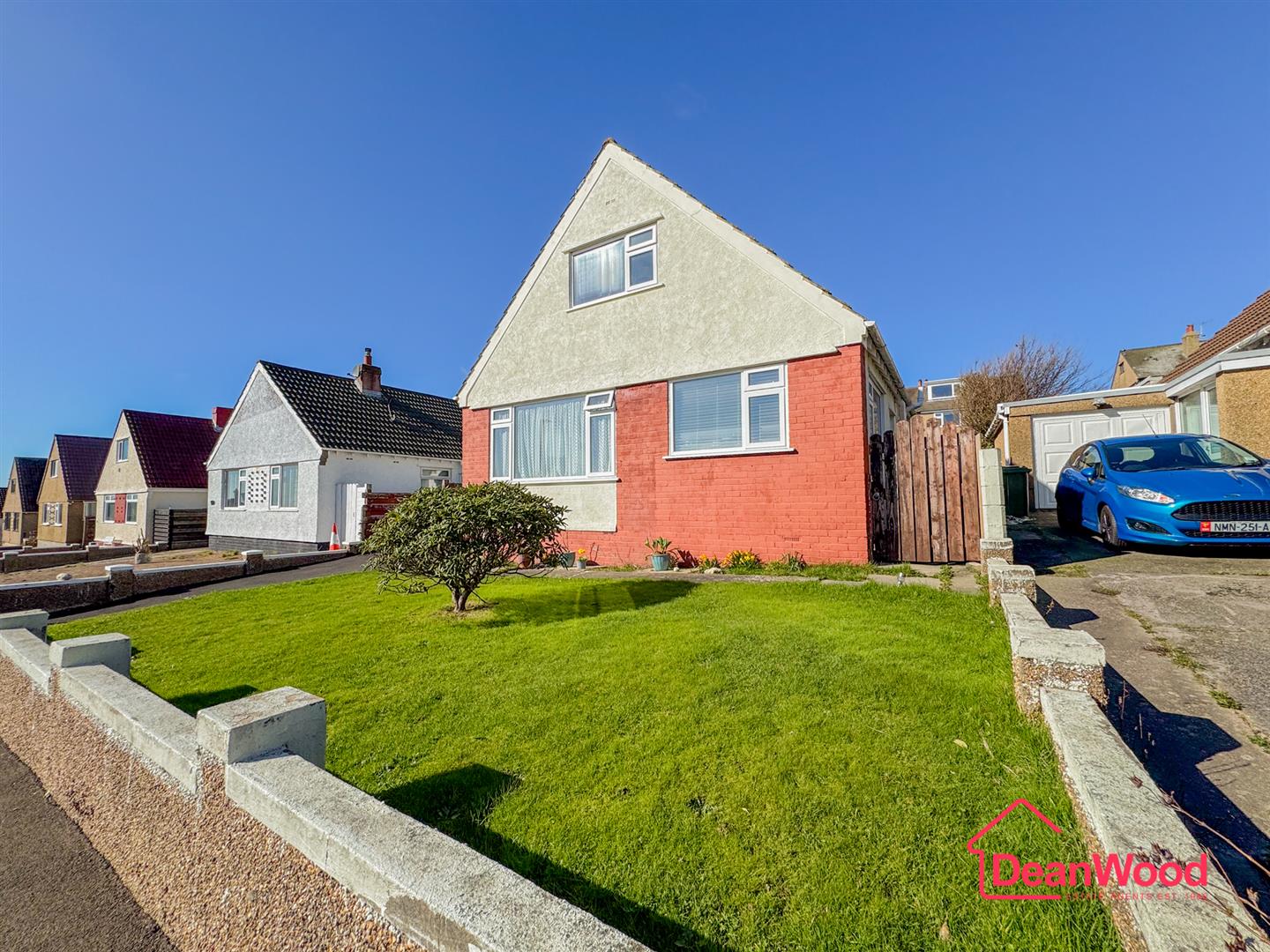 10 Eskdale Road, Onchan. — Photo 2 of 38