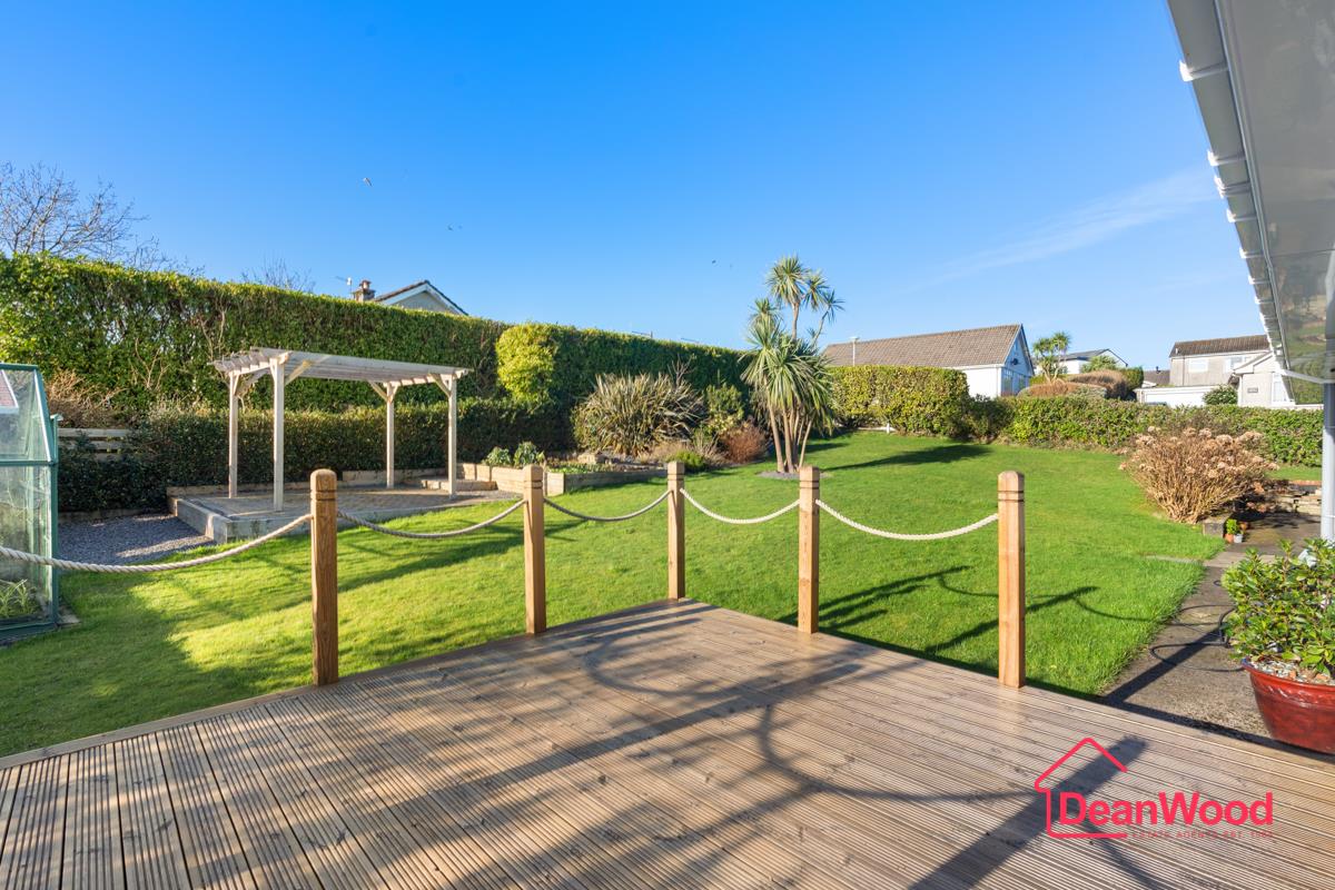 13 Highfield Crescent, Onchan. — Photo 2 of 37
