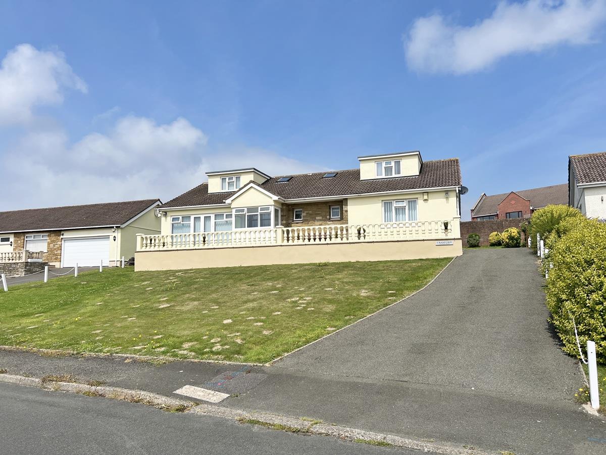 Cranford, 11A Howe Road, Onchan, Isle Of Man. — Photo 1 of 30