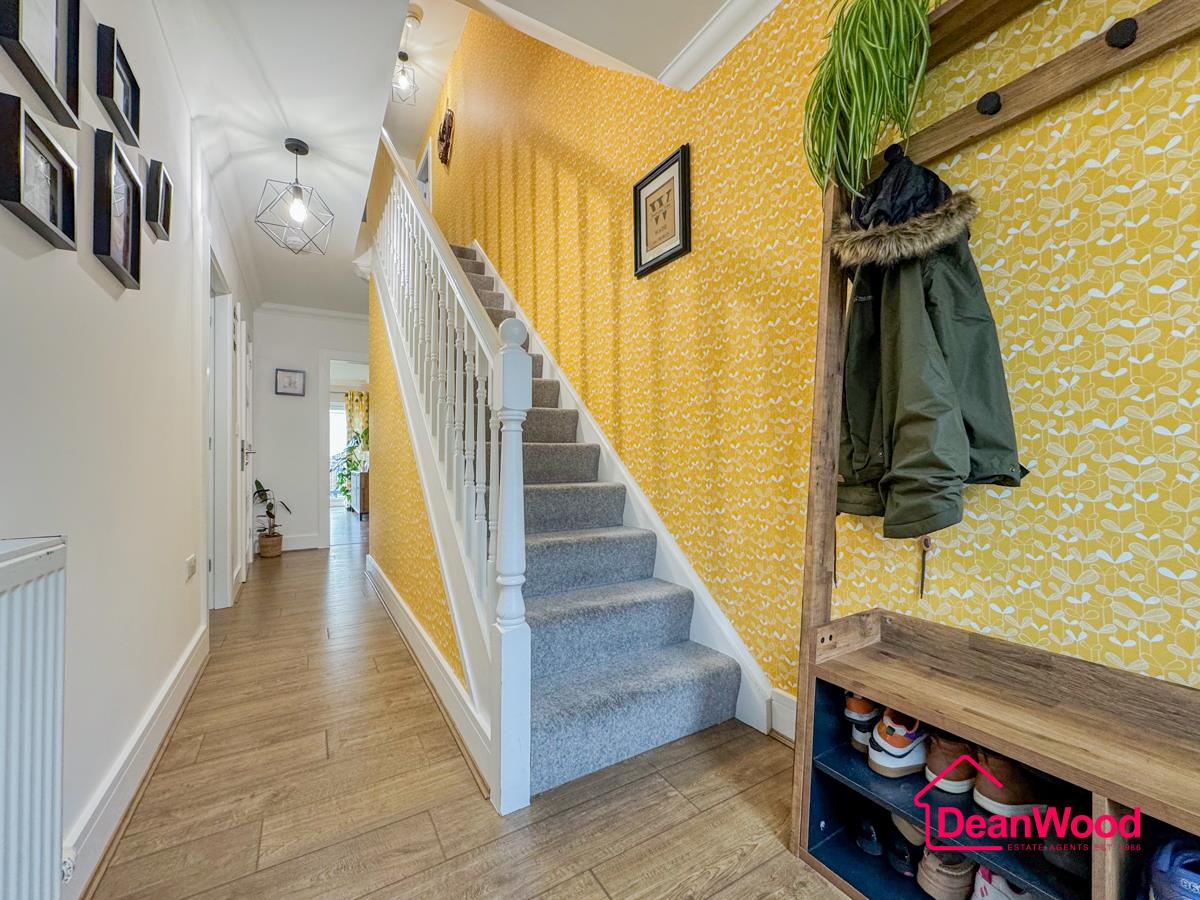 19 Royal Park, Ramsey, Isle Of Man. — Photo 4 of 24