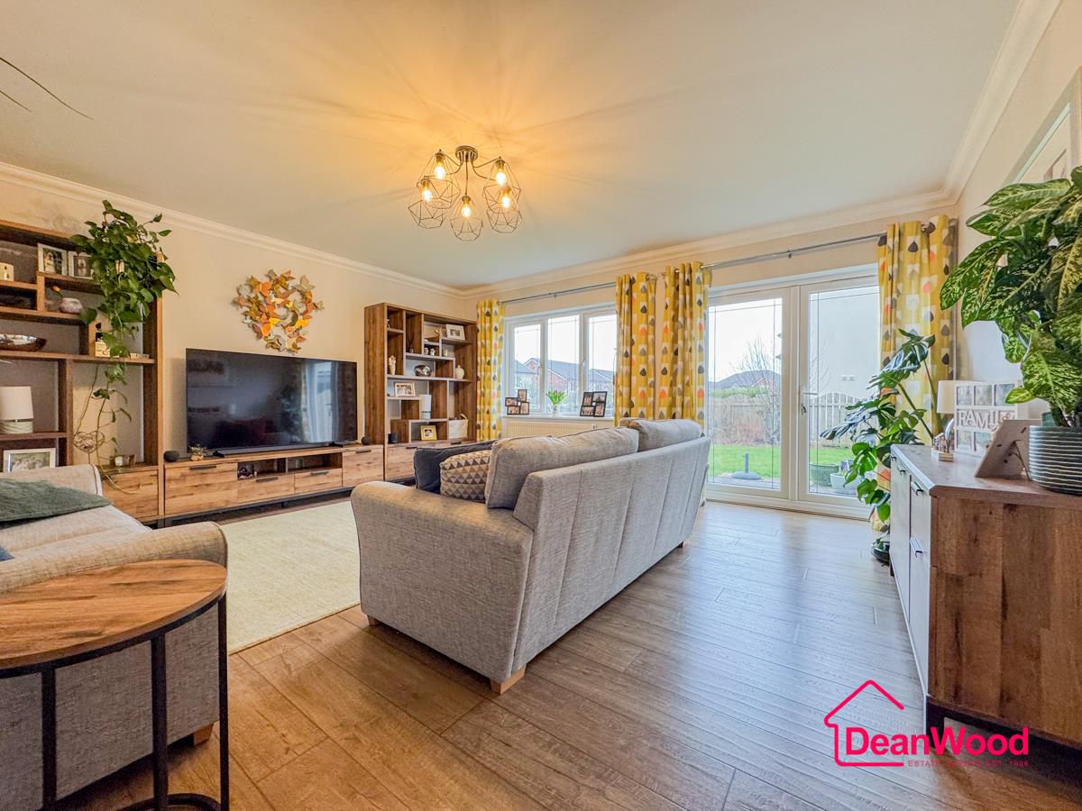 19 Royal Park, Ramsey, Isle Of Man. — Photo 5 of 24