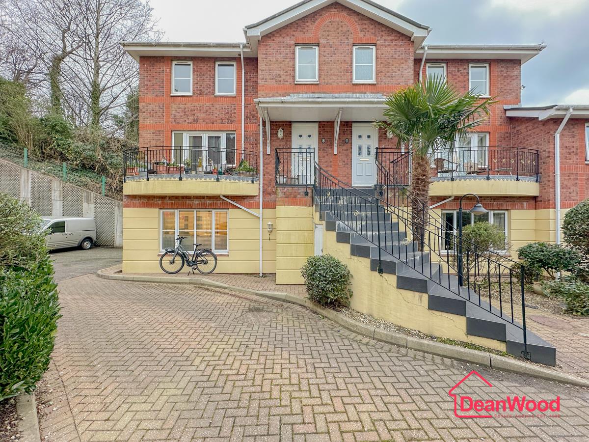 5 The Hollows, Victoria Road, Douglas, Isle Of Man. — Photo 1 of 10