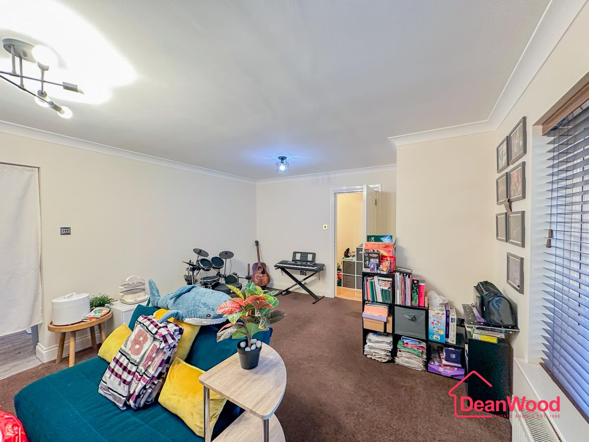 5 The Hollows, Victoria Road, Douglas, Isle Of Man. — Photo 5 of 10