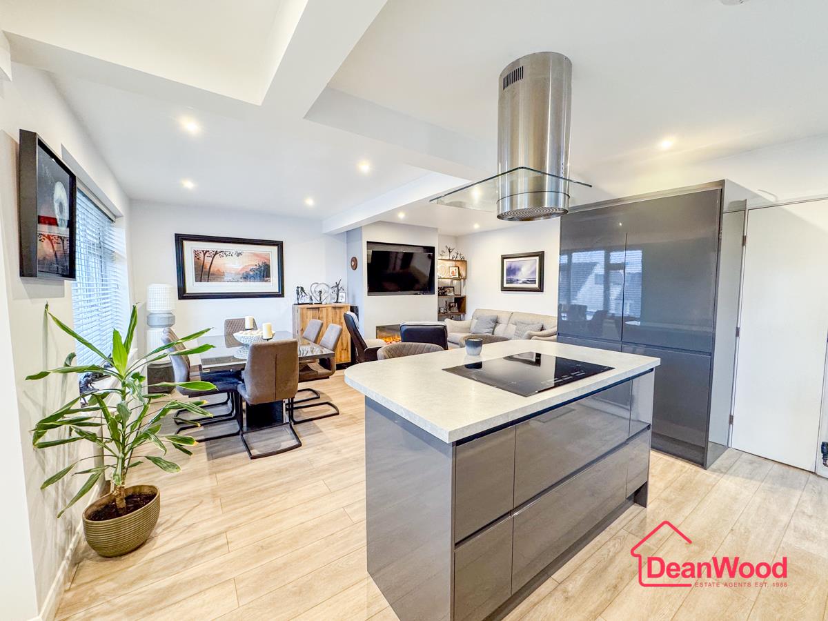 3 Birchleigh Close, Onchan. — Photo 3 of 32