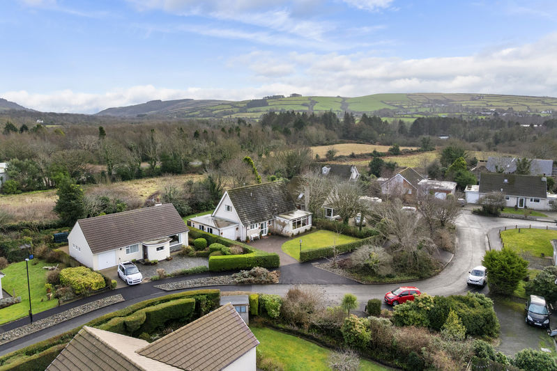 Easdale, 2 Balladoyne Estate, St Johns IM4 3LX. — Photo 3 of 29