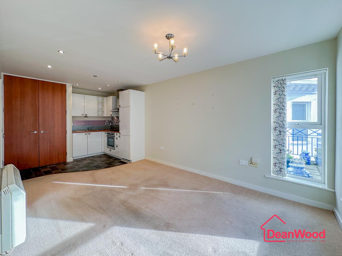 Apartment 4, Empress Apartments, Douglas. — Photo 4 of 10
