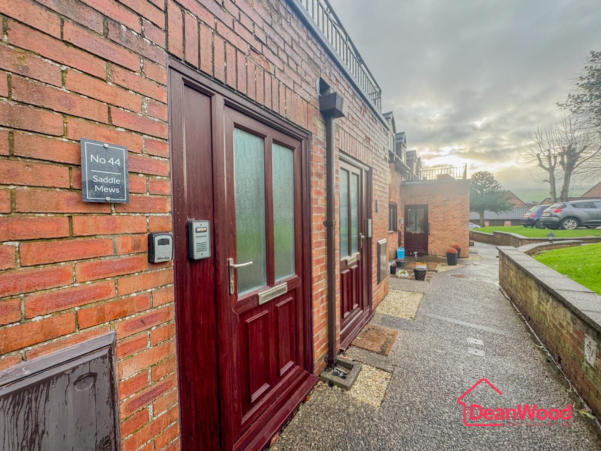 44, Saddle Mews, Douglas. — Photo 2 of 16