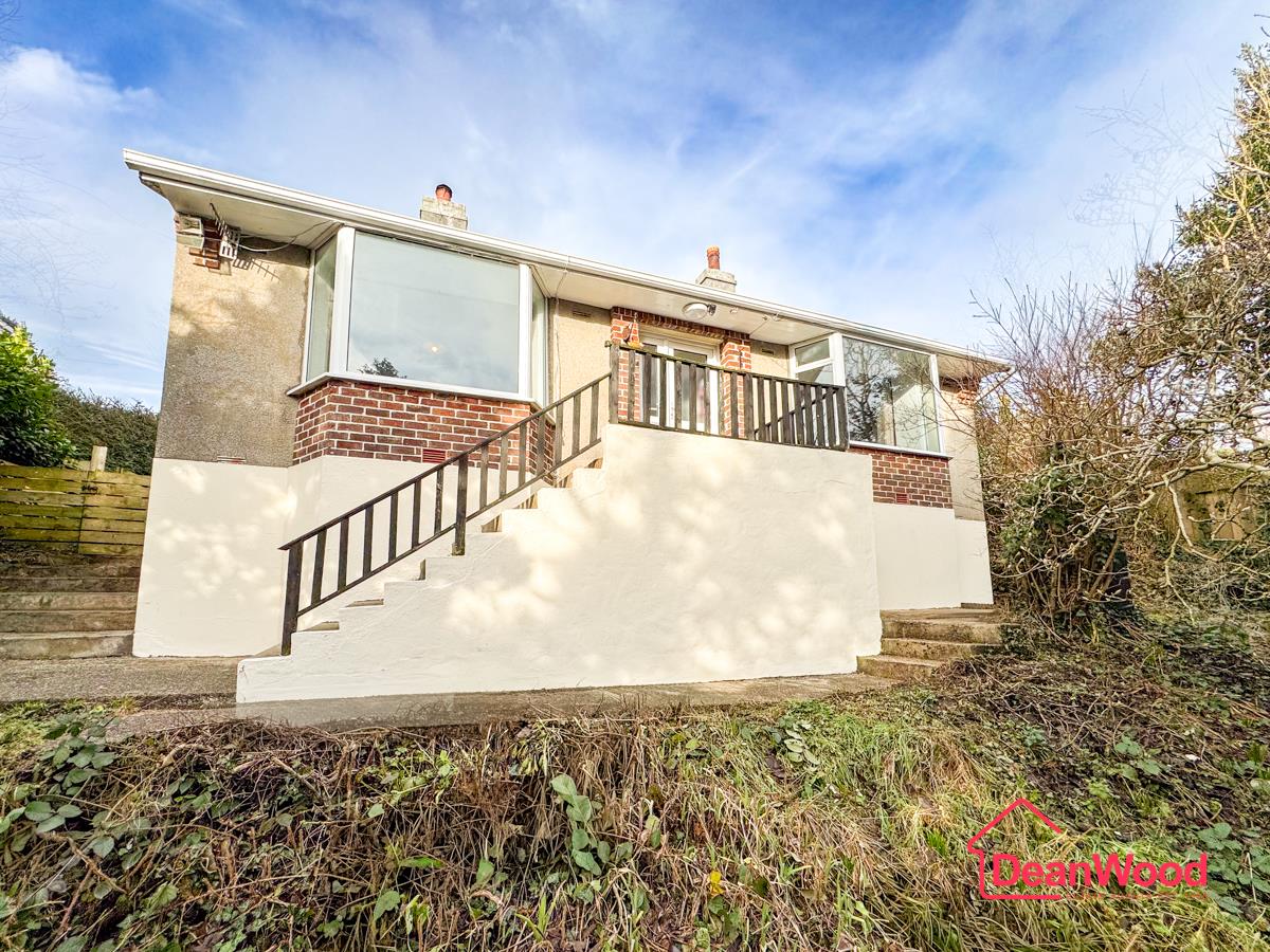 Thie Cronk, Strang Road, Union Mills. — Photo 1 of 32
