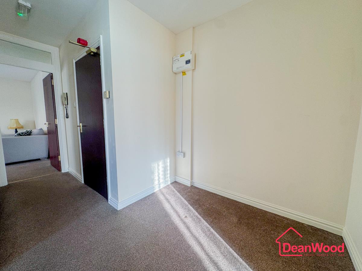 Apt 12, Oakhill Court, Douglas, Isle Of Man. — Photo 3 of 11