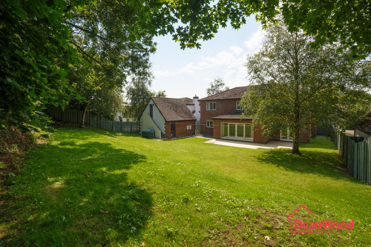 5, Glen Darragh Gardens, Glen Vine. — Photo 4 of 31